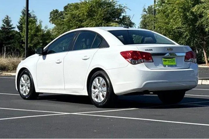 $7588 : Chevrolet Cruze 2012 LS 4dr image 3
