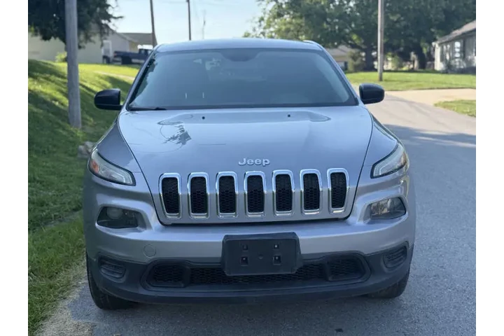 $5400 : 2014 Cherokee Sport image 5