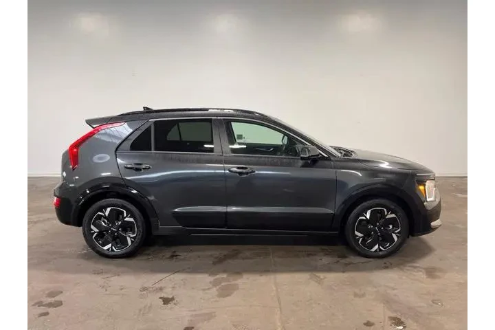 $17695 : Kia Niro EV 2023 Wind 4dr Cr image 2