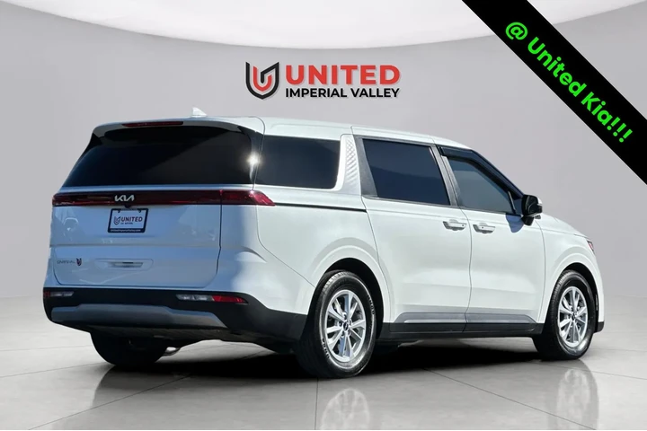 $27998 : Pre-Owned 2024 Carnival LX image 3