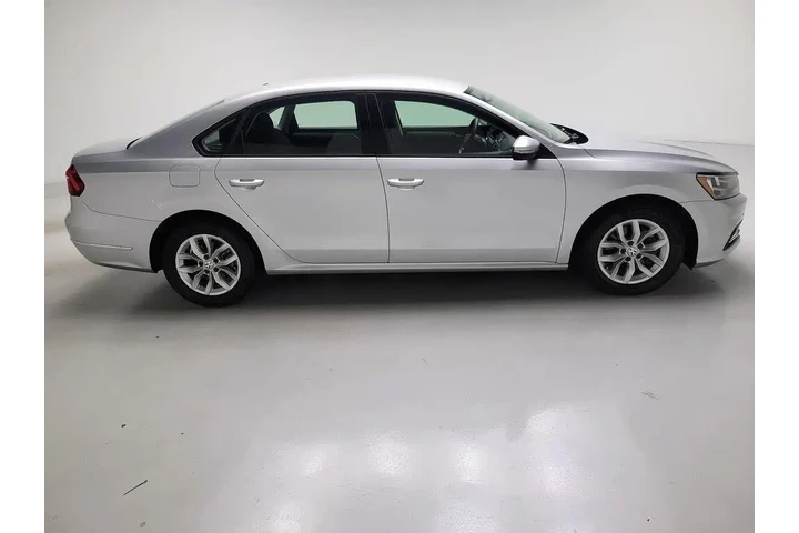 $15998 : Volkswagen Passat 2018 2.0T image 4