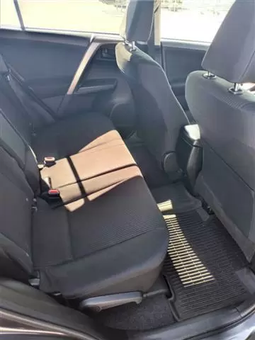 $14500 : 2018 Toyota RAV4 LE image 8