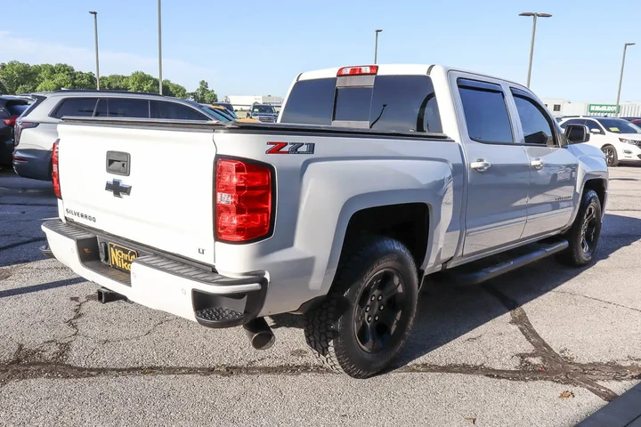 $25548 : 2018 Silverado 1500 4WD Crew image 4