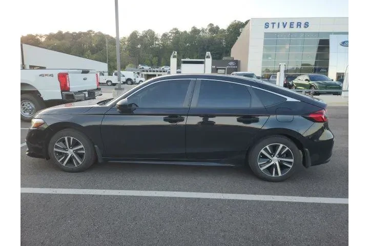 $21790 : Honda Civic 2023 LX 4dr Hatc image 5