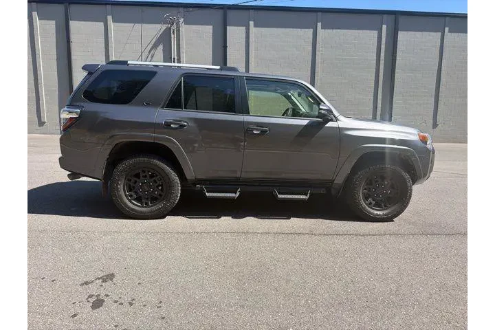 $31790 : Toyota 4Runner 2021 4x4 SR5 image 7