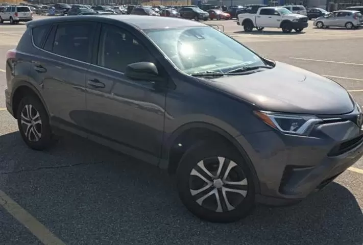 $14500 : 2018 Toyota RAV4 LE image 2