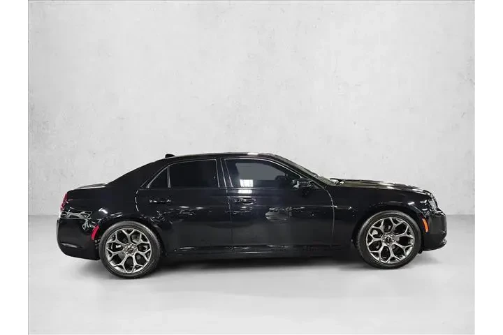 $16495 : Chrysler 300 2016 S 4dr Seda image 4