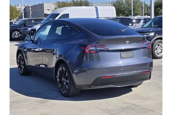 $29324 : Tesla Model Y 2022 AWD Long image 5