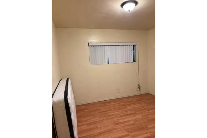 $900 : Cuarto en North Long Beach image 1