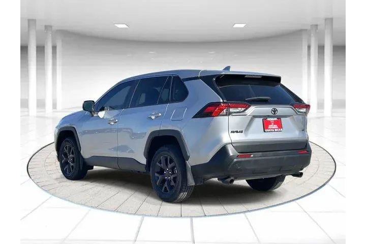$22830 : Toyota RAV4 2023 LE 4dr SUV image 2