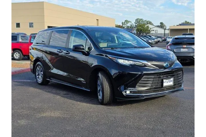 $38900 : Toyota Sienna 2021 AWD XLE 7 image 4