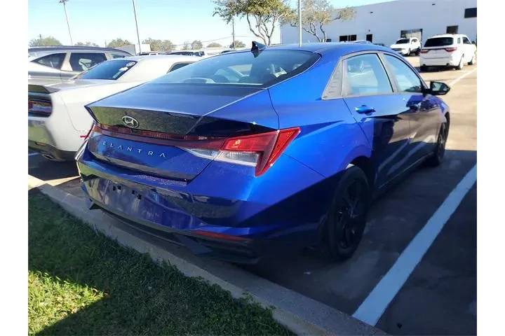 $17988 : Hyundai ELANTRA 2023 SEL 4dr image 6