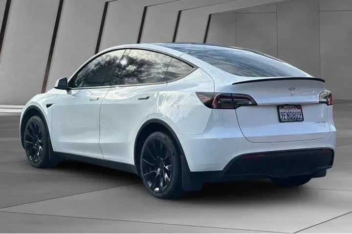 $29900 : Tesla Model Y 2023 AWD Long image 10