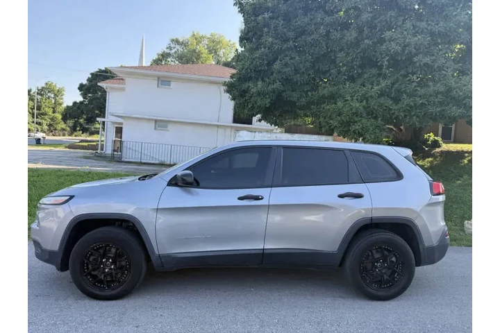 $5400 : 2014 Cherokee Sport image 6