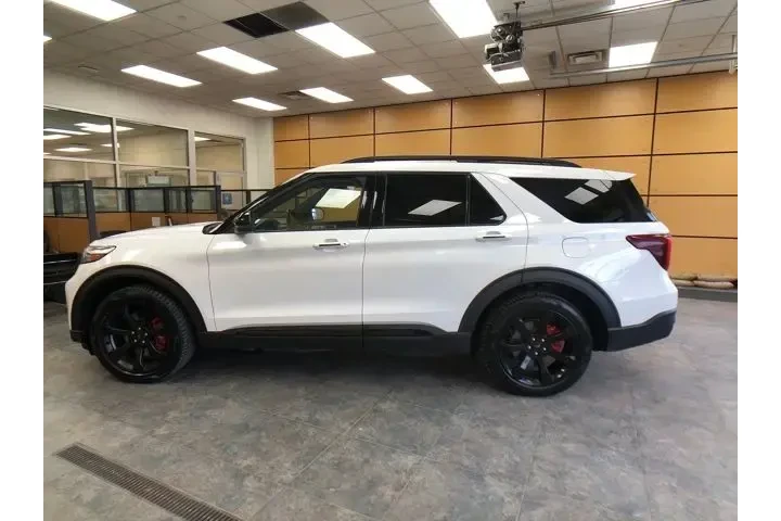 $27988 : Ford Explorer 2021 AWD ST 4d image 4