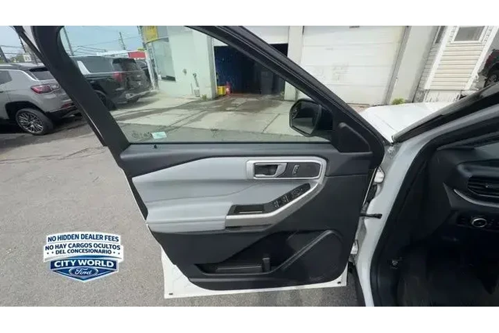 $30288 : Ford Explorer 2023 AWD XLT 4 image 6