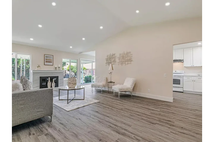 $1500 : Welcome to this completely rem image 4