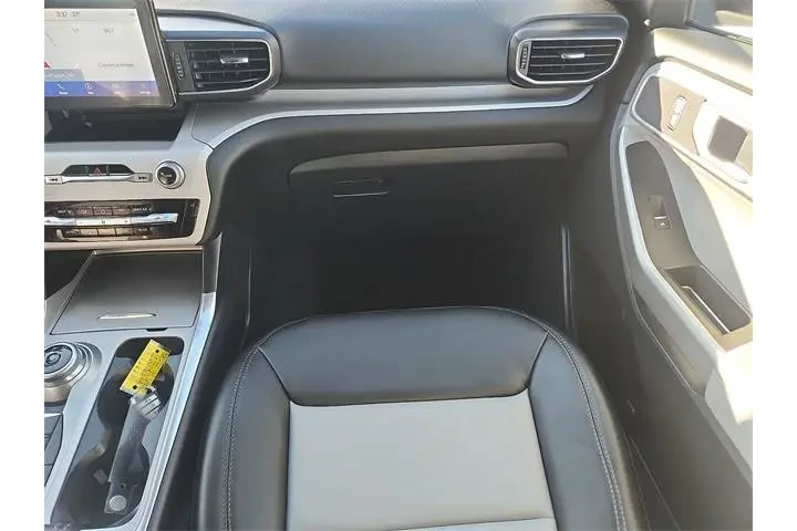 $30995 : Ford Explorer 2023 AWD XLT 4 image 10