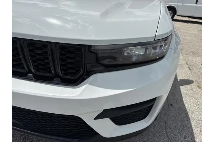 $37988 : Jeep Grand Cherokee 2024 4x4 image 9