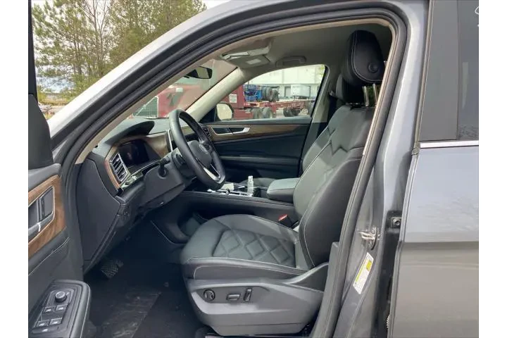 $27920 : Volkswagen Atlas 2025 SE 4dr image 9