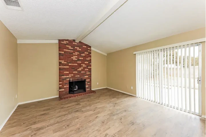 $2100 : Charming 3-Bedroom Home image 5