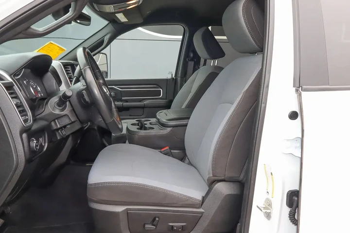 $46988 : 2024 2500 Big Horn 4x4 Crew C image 7