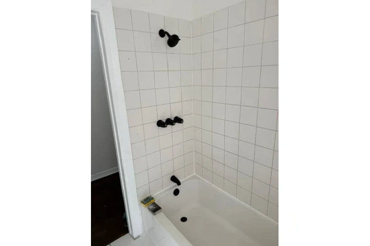 $1985 : 2 Bedroom Apt in Koreatown image 8