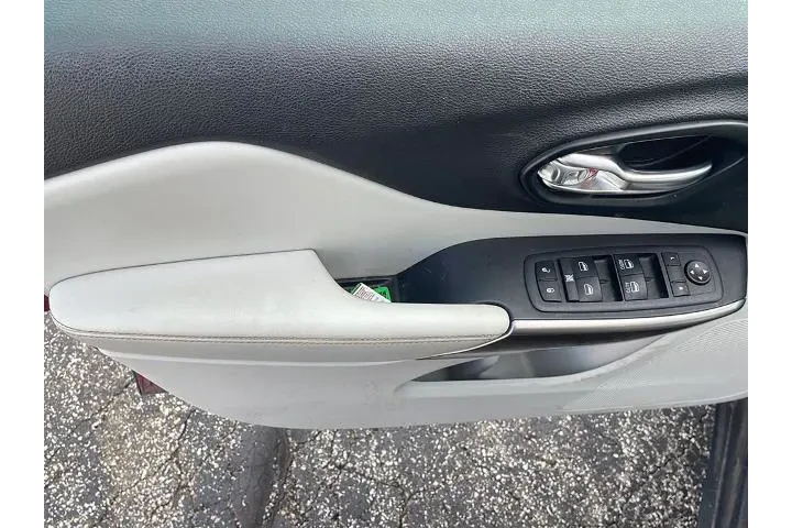 $18995 : Jeep Cherokee 2020 4x4 Latit image 8