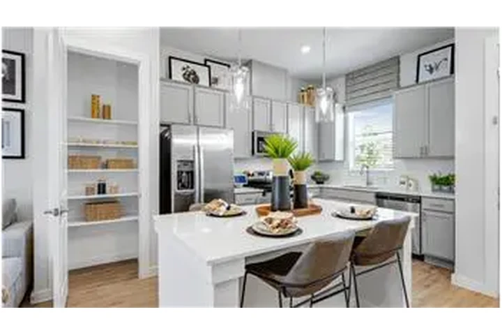 $1904 : Rental property with 2 bedro image 6