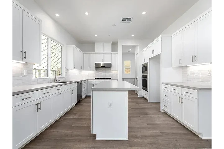 $4000 : Classic 3bd 3ba @ Huntington image 5