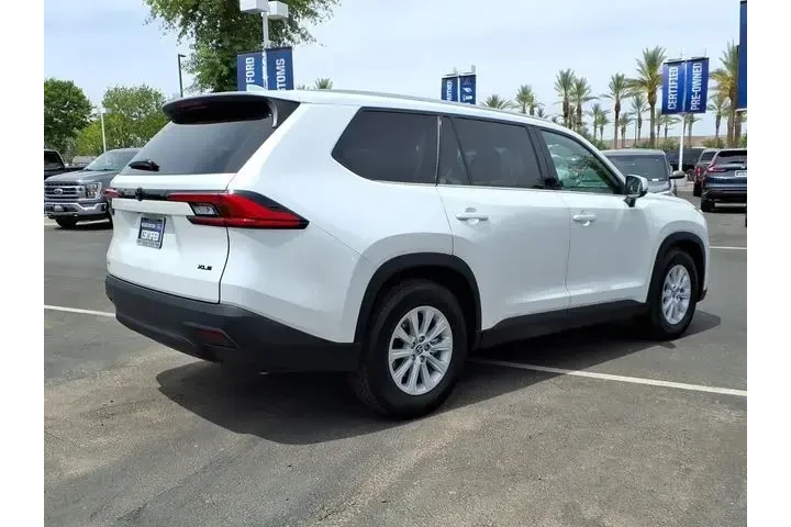 $39490 : Toyota Grand Highlander 2024 image 4