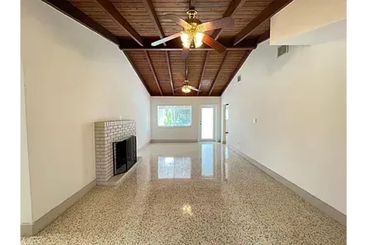 $2000 : 2bed 2bath available in miami image 4