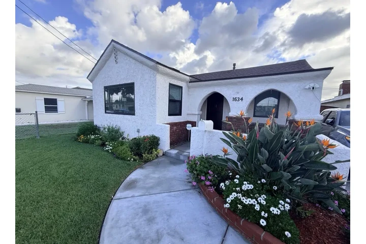 $2500 : 3 Bed 2Bat Home in South Gate image 1