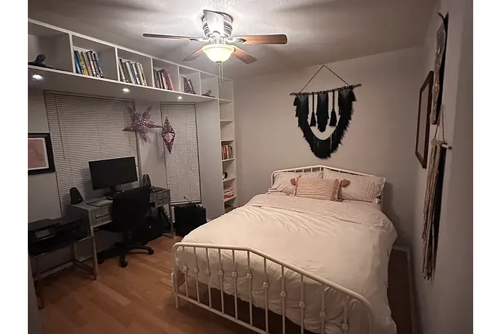 $1000 : Super cute, open floorplan wit image 5
