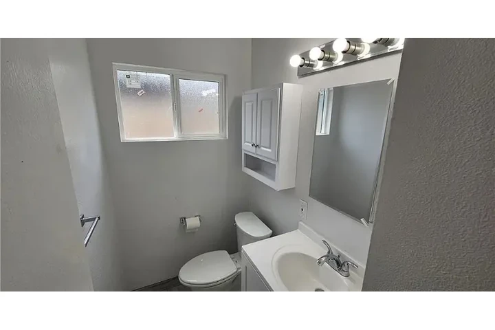 $2500 : Nice 3Bed 2Bath in South Gate image 4