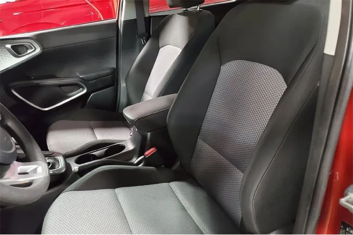 $17495 : Kia Soul 2023 LX 4dr Crossov image 10