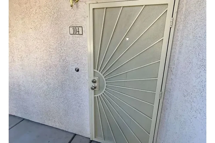 $1400 : Available 1Bedroom Apt  in LA image 3