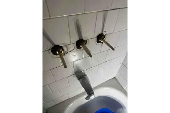 Expertos en Plomería image 2