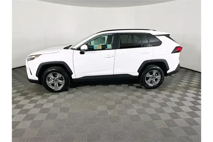 $28400 : Toyota RAV4 2024 AWD XLE 4dr image 4