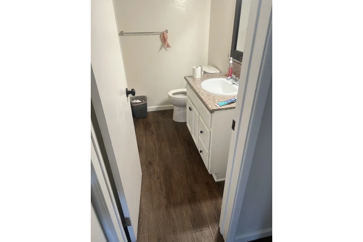 $600 : SE RENTA SALA ÁREA KOREATOWN image 4