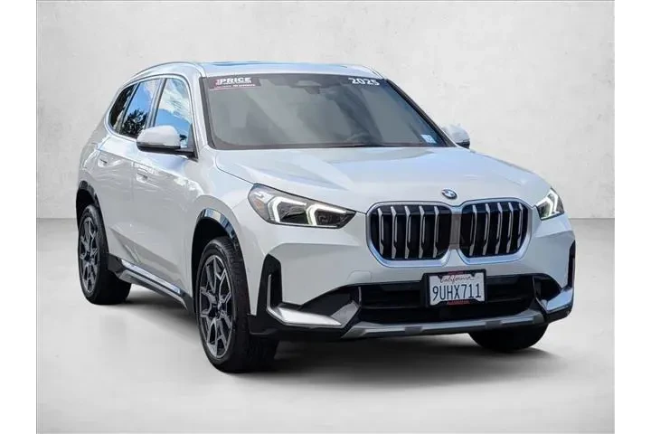 $37862 : BMW X1 2025 AWD xDrive28i 4d image 2
