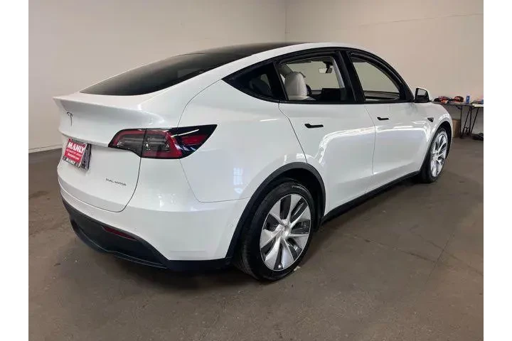 $29978 : Tesla Model Y 2021 AWD Long image 3