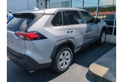 $24000 : Toyota RAV4 2023 LE 4dr SUV thumbnail