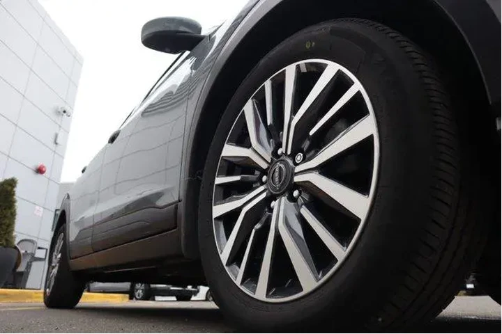 $17777 : Nissan Kicks 2024 SV 4dr Cro image 10