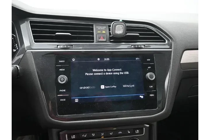 $12998 : Volkswagen Tiguan 2020 SE 4d image 4