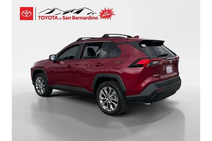 $25990 : Toyota RAV4 2021 XLE Premium image 3