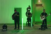 Grupo con tuba y 2 guitarras thumbnail