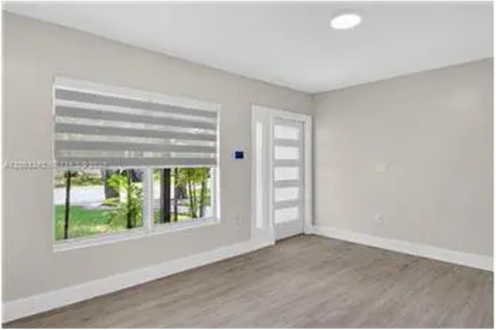 $6900 : Rental property with 3 bedro image 4