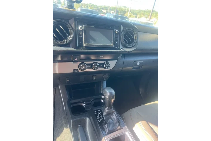 $20939 : Toyota Tacoma 2019 4x2 SR5 4 image 6