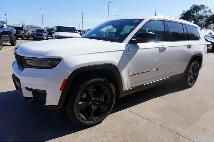 $28488 : Jeep Grand Cherokee L 2023 4 image 3